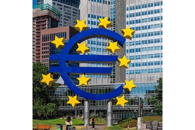wikipedia.org/Az EU közös pénzének szobra Frankfurtban