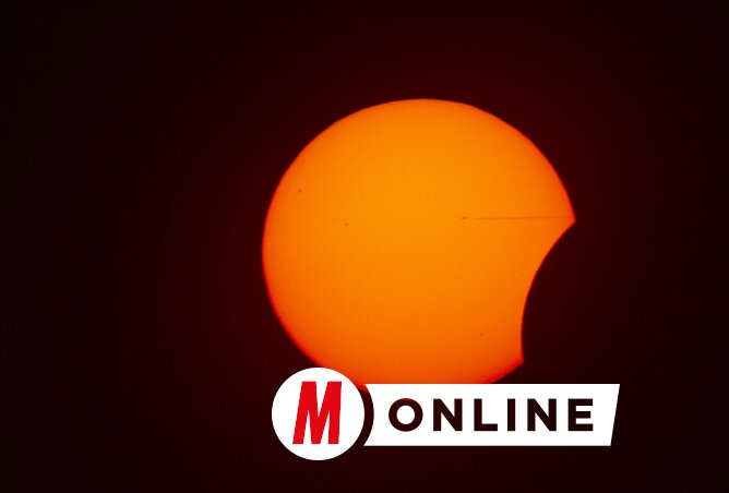 Részleges napfogyatkozás Újvidéken – 90/900 refraktor csillagászati távcső és napfólia/Diósi Árpád felvétele