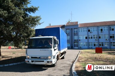A teherautó a Kikinda közvállalat elől indult (Fotó: Vidács Hajnalka)