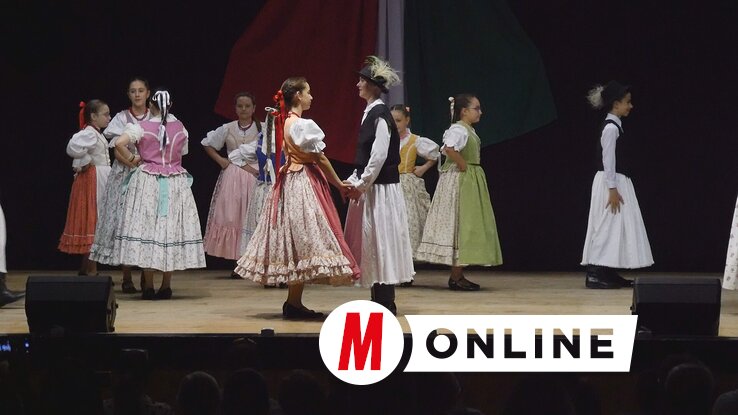 A Virgoncok néptánccsoport jászsági táncokkal mutatkozott be (Fotó: Vidács Hajnalka)