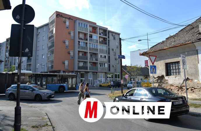 A Temerini utcában a Dositej és az Almási utca kereszteződésénél gyakran történik baleset, a
két mellékutcából kikanyarodni óhajtók gyakran elveszítik türelmüket, és veszélyes manőverrel
próbálnak „beugrani” a Temerini utca futószalagszerű autóáradatába (Fotó: Dávid Csilla felvétele)