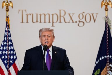 A döntést az amerikai elnök azzal indokolta, hogy a vitatott kérdésekben megegyeztek, de még tart a dokumentumok véglegesítése (Fotó: Beta/AP)