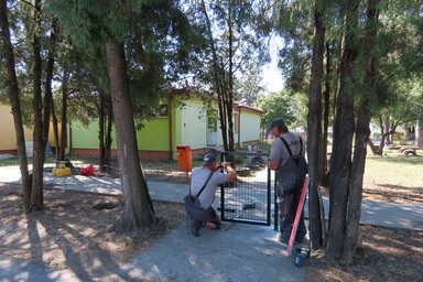 Az adai bölcsődében megkezdődött a védőkerítés kiépítése és a parkoló kibővítése  (Fotó: Csincsik Zsolt)