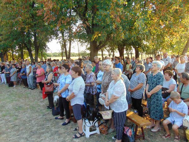 Több száz zarándok érkezett a péntek esti szentmisére (Fotó: Vidács Hajnalka)