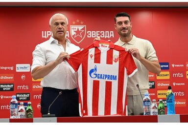 Albert Rierát vasárnap mutatta be hivatalosan a Crvena zvezda (Fotó: Beta/AP)