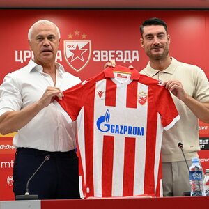 Albert Rierát vasárnap mutatta be hivatalosan a Crvena zvezda (Fotó: Beta/AP)