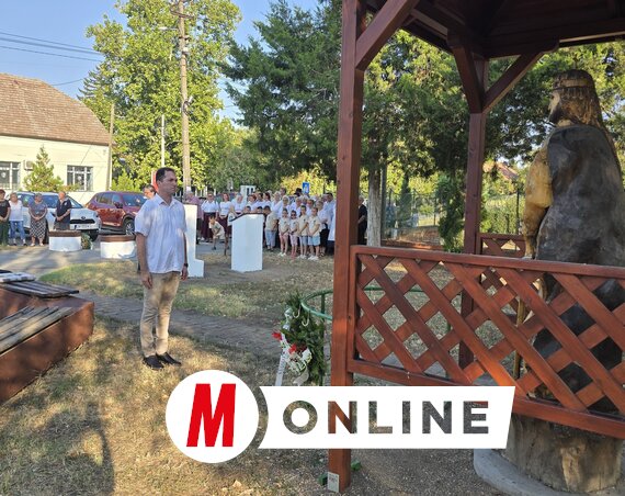 A Magyar Nemzeti Tanács képviseletében Molnár Attila koszorúzott (Fotó: Vidács Hajnalka felvétele)