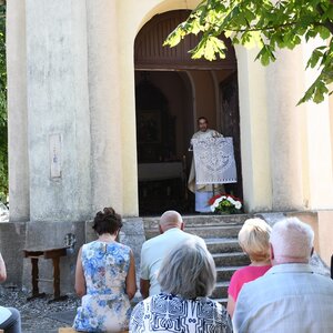 A szentmisét Hajdú László plébános tartotta a temető kápolnájában /fotó: Paraczky László