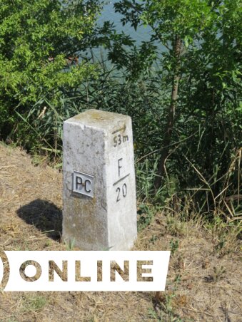 A határvonal a határkőtől 53 méterre, a Holt-Tisza közepén húzódik (Fotó: Miklós Hajnalka)