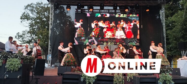Az ünnepi műsorban a 35 éves Petőfi Sándor Magyar Kultúrkör szakcsoportjai mutatkoztak be (Fotó: Kancsár Izabella felvétele)