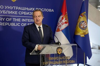 A belügyminiszter kijelentette, hogy az Európai Unió nem tudott megfelelő tűzoltó repülőgépet felajánlani, Oroszország viszont a szerbiai kérés után egy Il–76-os repülőgépet küldött (Beta)