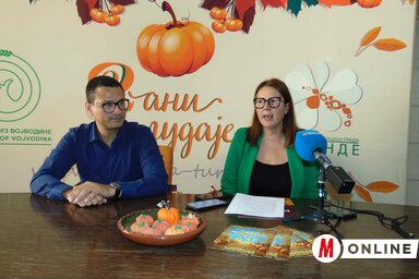 Mladen Bogdan Nagykikinda polgármestere és Jasmina Orašanin, Nagykikinda város Idegenforgalmi Szervezetének megbízott igazgatója a mai sajtótájékoztatón (Fotó: Vidács Hajnalka felvétele)