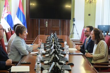 Kovács Elvira a parlament munkájáról, Szerbia európai integrációjáról és az ország aktuális politikai helyzetéről egyeztetett a brit nagykövetség első titkárával (Kovács Elvira/Facebook)