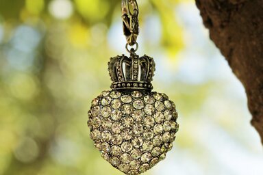 A nyaklánc a párizsi Van Cleef & Arpels luxusékszermárka értékes darabja (Fotó: pixabay.com/Illusztráció)