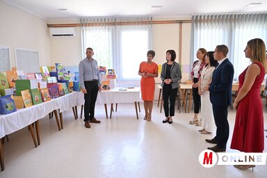 A tankönyveket hétfőn minden diák kézhez kapja (Molnár Edvárd felvétele)