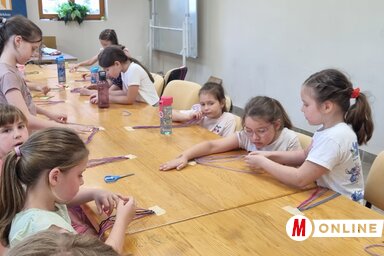 Nagy odafigyeléssel készültek a kézműves alkotások az idei Alkotótáborban  (Fotó: Kancsár Izabella/Archívum)