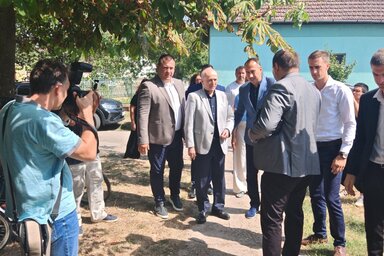 Milan Krkobabić falufejlesztési miniszter az óbecsei önkormányzat képviselőivel (Fotó: Webinfo)