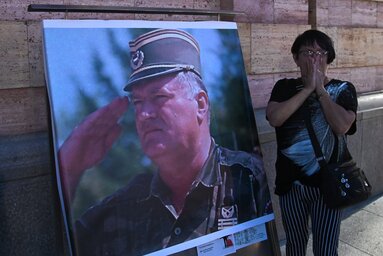 Halálát követően a szerb kormány bejelentette, hogy állami tiszteletadás mellett akarja eltemetni az egykori boszniai szerb katonai vezetőt (Fotó: Beta/AP)
