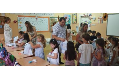 A helyi önkormányzat képviselői az óbecsei Petőfi Sándor Általános Iskolába is ellátogattak (Kancsár Izabella felvétele)