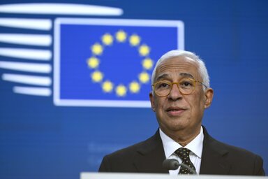 A magyar miniszterelnök elmondta António Costa elnöknek, hogy mielőbbi megoldást várnak el az előző magyar kormány alatt kiszabott napi egymillió eurós büntetés felfüggesztése ügyében (MTI)
