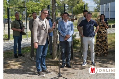 Adán Aleksandar Vučić megígérte a moholi általános iskola felújítását és a Moholi nagy út építésének folytatását  (Gergely Árpád felvétele)