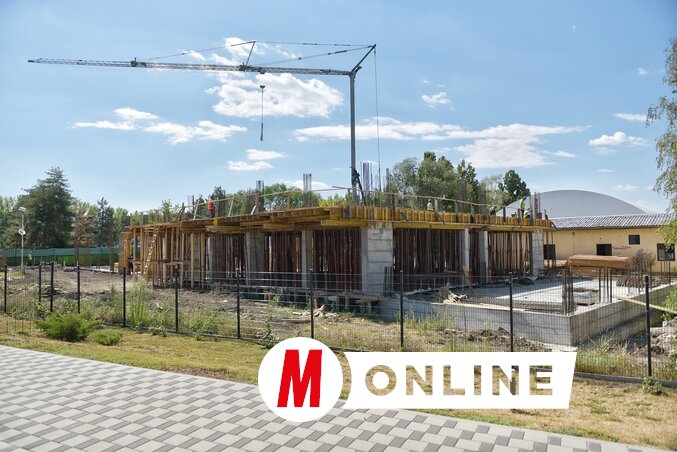 A köztársasági elnök támogatta az adai strandfürdő kibővítését egy akvaparkkal a hotel mellett (Gergely Árpád felvétele)