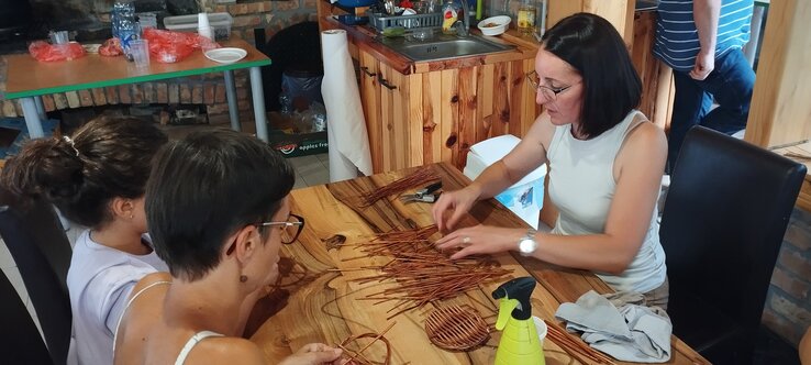 A táborozók a kosárfonás alapjait is elsajátíthatták