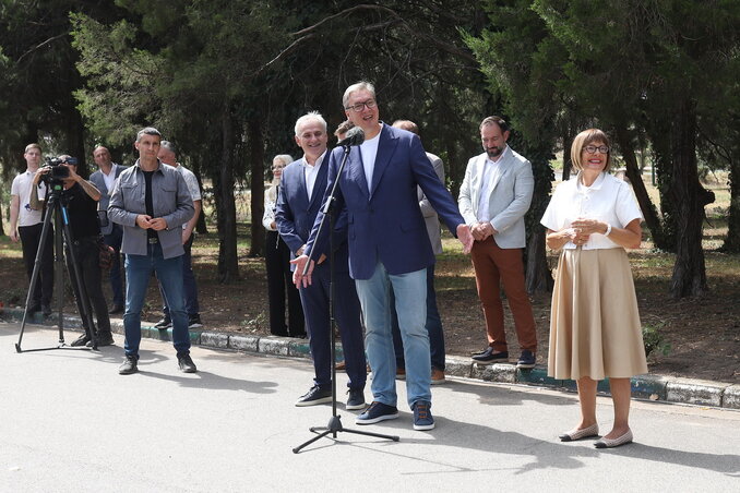 Az elnök megígérte a Bácsfeketehegy-Óverbász útvonal felújítását
