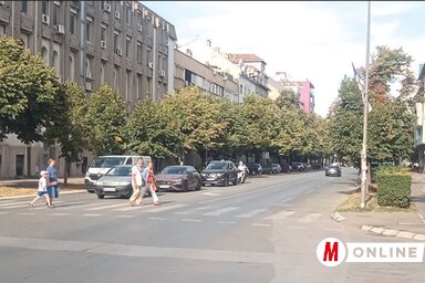 A Stražilovo és a Stevan Musić utca közötti szakaszon épphogy megkötött az aszfalt, a jelzéseket még nem is festették fel, máris felássák a Stražilovo és a Sutjeska utca közötti szakaszt