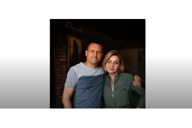 Zsuzsanna és Vince együtt egyengetik a BlakVinsz terem működését (a Fekete család archívuma)