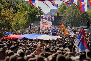 A boszniai szerb hadsereg egykori parancsnokát lánya mellett helyezték örök nyugalomra a belgrádi Topčideri temetőben (Fotó: Beta)