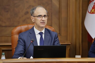 Đuro Macut szerint a társadalmi feszültségek csökkentésére és a polgárok akaratával kapcsolatos kétségek eloszlatására a választások jelentik a legdemokratikusabb választ (Fotó: Beta)
