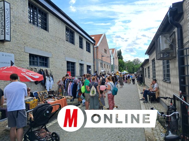 A valamikori Kínai negyedként ismert terület, amely a szocializmus idején, korábban pedig már a világháború előtt is az iparnak adott otthont, ma kizárólag művelődési, művészeti és közösségi tartalmakkal várja a látogatókat. Itt rendezik meg gyakran az Urbánus bazárt is,
amelyre több száz kiállító hozza el otthonról régi tárgyait, játékait,
ékszereit és még ki tudja, mi mindent. A bazár minden alkalommal több ezer embert mozgat meg (Fotó: Szeli Balázs felvétele)