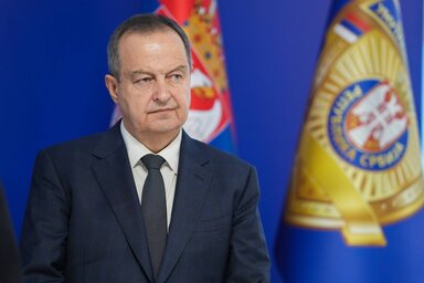 A tárcavezető közlése szerint a két tűzesetben összesen tíz háztartást és kilenc elhagyatott épületet sikerült megóvni a lángoktól (Fotó: Beta)