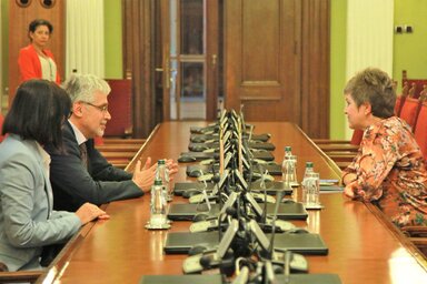 Kovács Elvira és Klein András a szerbiai európai integráció felgyorsításáról, az előrehozott parlamenti választásokról, valamint a fuvarozókat érintő határátlépési nehézségekről egyeztetett