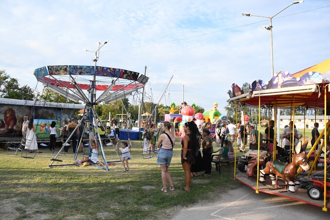 A legkisebbeket vidámpark várta