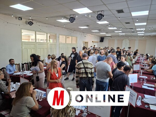 Zsúfolásig megtelt munkaadókkal és munkavállalókkal a Népkör nagyterme (Fotó: Paraczky László)