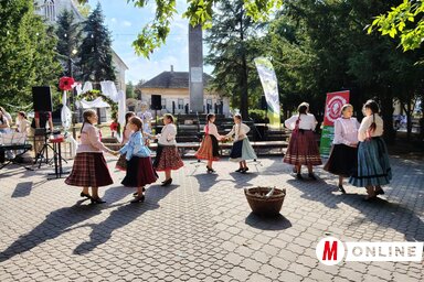 A kúlai Mocorgók néptáncegyüttes mezőföldi táncokat mutatott be (Paraczky László felvétele)