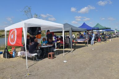Közel félszáz kondérban főtt a halászlé (fotó: Gergely József)
