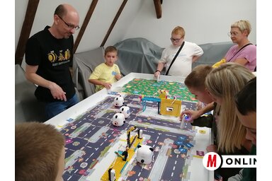 A polgárok többek között a topolyai számítástechnikai egyesület eszközeit, valamint az Art Nova Studio által intézett VR-szemüvegeket próbálták ki (Fotó: Vojter Kitti)