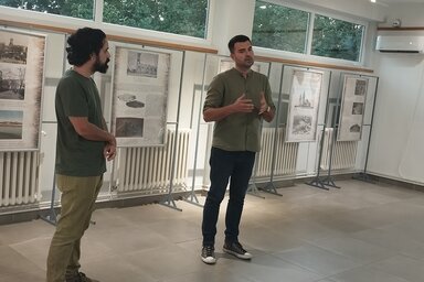 A kiállítást Tojzán Ákos és Raško Ramadanski nyitotta meg