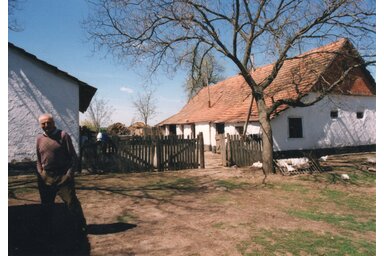 Az öreg tanyaház istállóként, ólként szolgált az ezredforduló körüli években