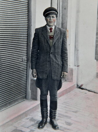 Lajos fess legénykorában