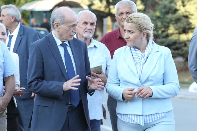 Milan Krkobabić miniszter (balról) és dr. Vesna Tomić, Kúla polgármestere  (Fotó: Milan Obradović)