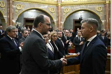 MTI/Hegedüs Róbert/ Polyák Gábor fogadja Magyar Péter miniszterelnök gratulációját