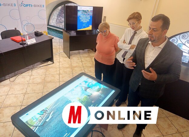 Újhelyi Ákos bemutatja az új mobiltelefonos alkalmazást (Fotó: Benedek Miklós)