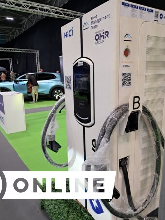 Az érdekődők kipróbálhatták az elektromos és hibrid járműveket, megismerkedhettek a töltés folyamatával, tesztelhettük a különböző AC- és DC-töltőket, ráérezve a gyors- és lassú töltés közötti különbségekre  (Fotó: Szeli Balázs)