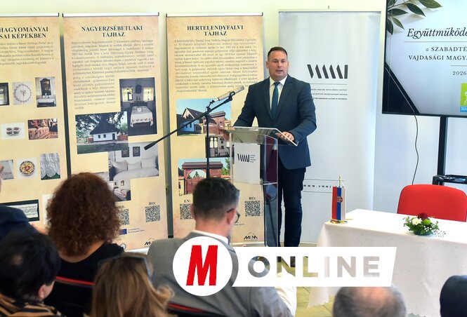 Fremond Árpád ünnepi beszédében a Vajdasági Magyar Művelődési Intézet munkásságát méltatta (Fotó: Gergely Árpád)