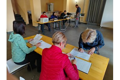 A kishegyesi színházterem előcsarnokában zajlik az aláírásgyűjtés