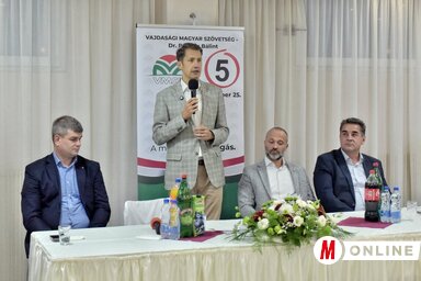 Holló Dániel, dr. Pásztor Bálint, Szatmári Adrián és Fazekas Róbert (Fotó: Gergely Árpád felvétele)